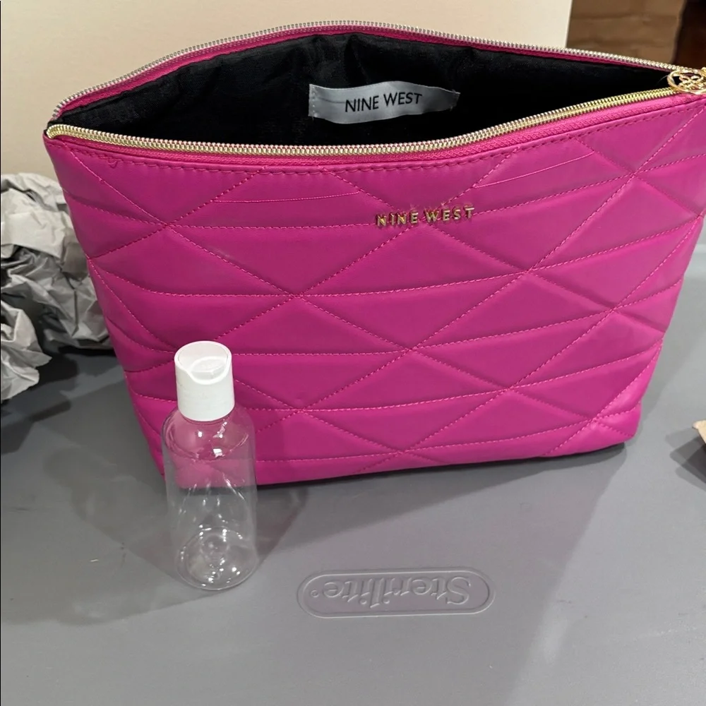 Nine West Fuchsia Quilted Cosmetic Bag brand new - Picture 3 of 4